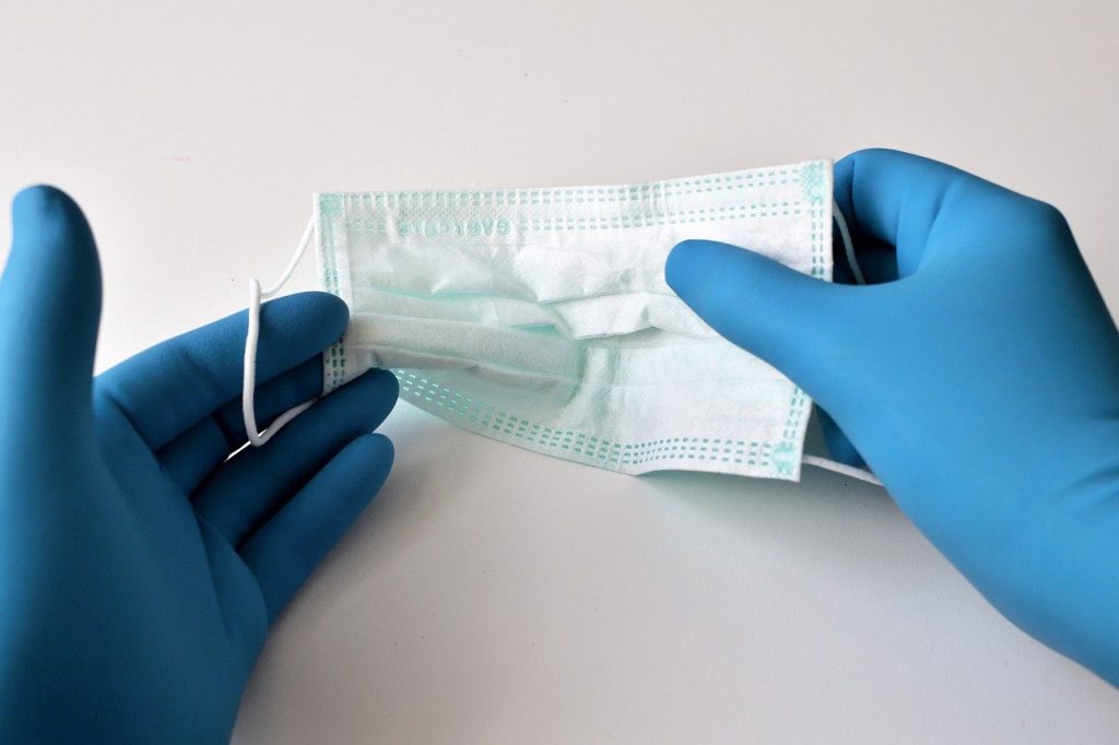 mascarilla y guantes látex